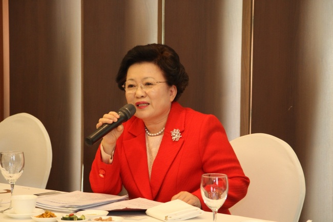 이배용(교수/전대학총장/건양대학교석좌교수/한국학중앙연구원원장)
Now is the time of “Hallyu 3.0,” when academia could become the driving force of Korean culture promotion, said Lee Bae-yong, president of the Academy of Korean Studies, on Tuesday.