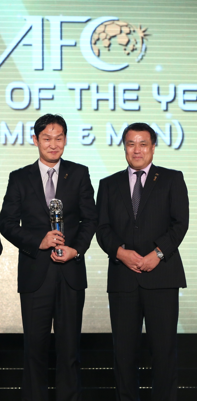 최용수(축구감독/전축구선수/FC서울)
최용수(40) 프로축구 FC서울 감독이 아시아축구연맹(AFC) 올해의 감독상의 영예를 안았다.