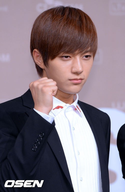 엘(김명수/가수/탤런트/인피니트)
아이돌 인피니트 멤버 엘이 김도연과의 열애설 공식 입장을 발표했지만 현재 교제 상황에 대한 언급이 없어 궁금증을 자아내고 있다.