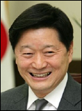 최창식(기초단체장/서울특별시중구구청장)
남대문 시장의 먹거리 명물인 호떡 용수염등을 백화점에서 맛볼수 있게 된다.