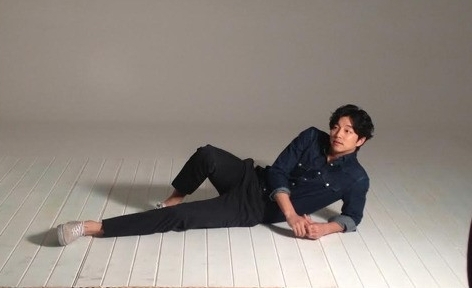 공유(공지철/탤런트/영화배우)
배우 공유의 우월한 기럭지가 시선을 모으고 있다.