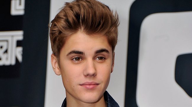 저스틴비버(JustinBieber/가수)
SYDNEY (AFP) ― Teen heartthrob Justin Bieber was told on Thursday to clean up his mess after the pop star was accused of spraying graffiti on the wall of an Australian hotel.