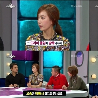 정준(좌부터/탤런트/영화배우),김유미(탤런트/영화배우),조세호(양배추/개그맨),나비(안지호/가수/뮤지컬배우)
김유미는 지난 27일 방송된 MBC 예능프로그램 ‘황금어장 라디오 스타’ ‘에 배우 정준, 개그맨 양배추(조세호), 가수 나비와 함께 출연했다.