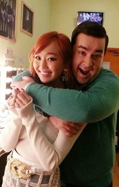 효린(좌부터/김효정/가수/씨스타),샘해밍턴(SamHammington/개그맨)
효린은 지난 26일 씨스타 공식 트위터에 “쇼케이스 무사히 마쳤습니다. 오늘 와주신 모든 기자분들, 고생하신 스태프분들 너무 감사합니다! 그리고 쌤오빠와 한컷~ 쌤오빠, 오늘 너무 고마워요! 이 은혜 평생 잊지않을게요. 앞으로도 효린이 많이 예뻐해주세요”라는 글과 함께 한 장의 사진을 게재했다.
