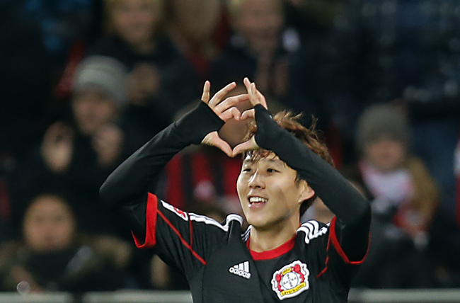 Bayer Leverkusen’s Son Heung-min celebrates the first of his two goals against FC Nuremberg on Saturday.   AP-Yonhap News
