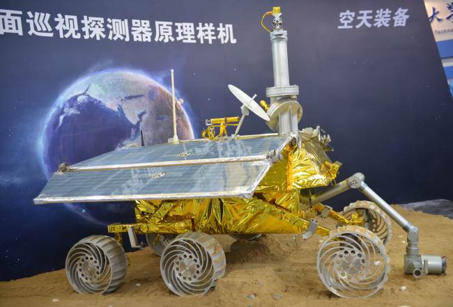 A model of the “Jade Rabbit”   Xinhua-Yonhap News