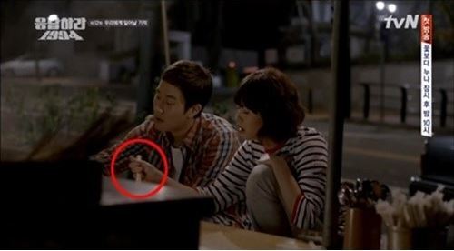 정우(좌부터/김정국/영화배우/탤런트),고아라(탤런트/영화배우)
드라마 ‘응답하라1994’가 화제를 모으면서 배우 고아라의 젓가락질 방법또한 눈길을 끌고 있다.