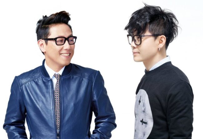 윤종신(좌부터/가수/작곡가/미스틱89대표),이승환(가수)
드림팩토리(대표 이승환)와 미스틱89(대표 이학희)가 전략적 협력을 위한 파트너십을 체결했다.
