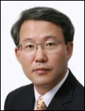 전동수(기업인/삼성전자반도체사업부메모리담당사장)
삼성전자 반도체 실적 상승을 이끈 전동수 삼성전자 메모리사업부 사장이 삼성SDS 대표이사로 선임되면서 삼성SDS의 글로벌 공략에 탄력이 붙을지 주목된다.