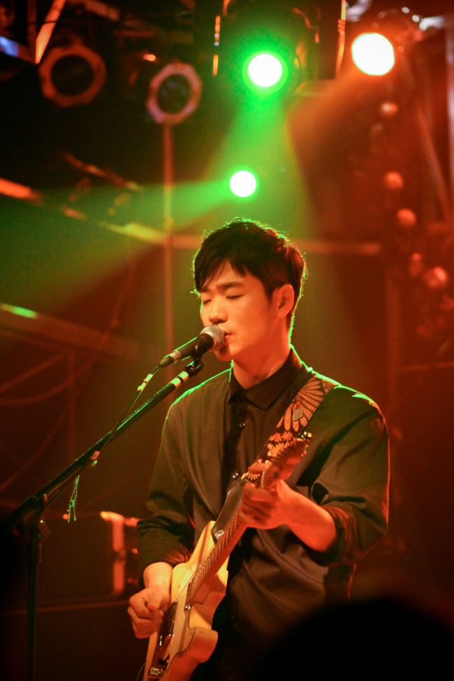 임헌일(가수/메이트)
싱어송라이터 임헌일이 오는 24ㆍ25일 서울 대학로 동덕여대 공연예술센터에서 크리스마스 콘서트를 연다.