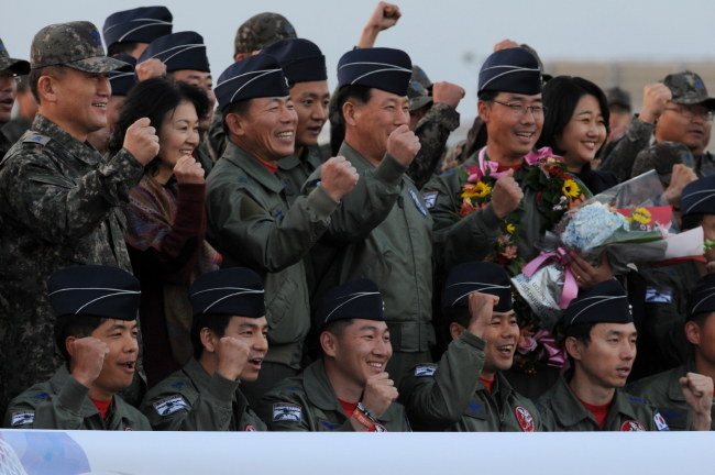 Members of a Republic of Korea Air Force unit dispatched to the typhoon-damaged Philippines for relief aid pose in a welcome back ceremony at Gimhae air base, South Gyeongsang Province, Saturday, after completing its mission.   Republic of Korea Air Force