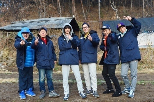 데프콘(좌부터/유대준/가수/소울라이프),김준호(개그맨),정준영(가수),김주혁(영화배우/탤런트),김종민(가수/코요태),차태현(영화배우/탤런트)
주말 안방에 절대 강자는 없다. 올 한 해 독주를 이어갔던 ‘일밤’의 기세가 ‘해피선데이’의 반격으로 한 풀 꺾일 것으로 보인다. 시즌3의 첫 방송은 큰 폭의 시청률 상승으로 왕좌를 되찾았지만, 아쉬운 ‘옥의 티'도 등장했다. 음향사고다.