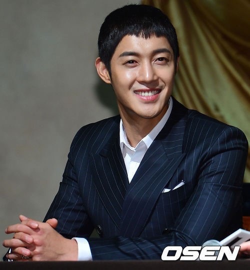 김현중(가수/탤런트/SS501)
배우 김현중이 주연을 맡은 드라마 ‘감격시대’의 배경인 1930년대 상하이의 매력에 대해 “지금과 별 차이가 없다”고 답했다.