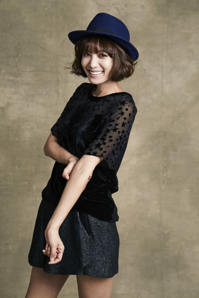 박정아(탤런트/가수)
JTBC 새 일일 드라마 ‘귀부인‘(연출 한철수 극본 호영옥) 여주인공으로 서지혜와 박정아가 더블 캐스팅됐다.