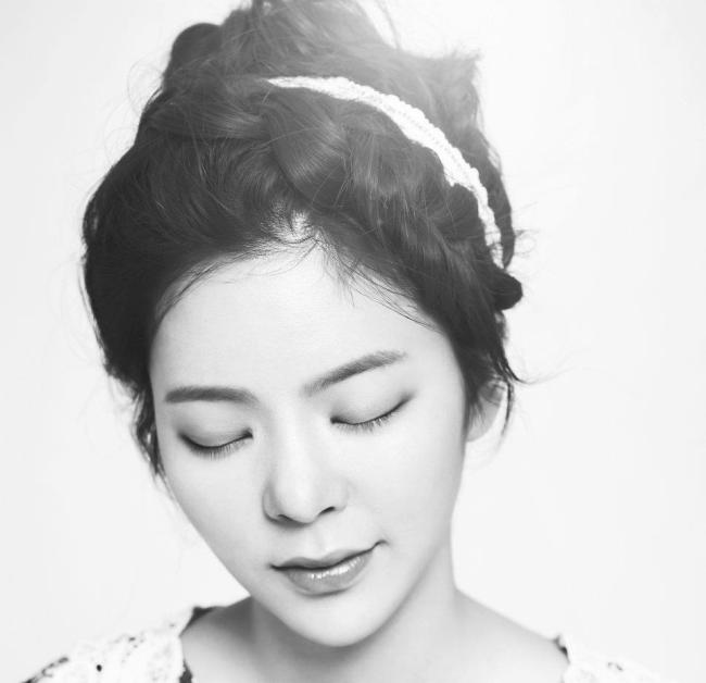 장재인(가수/작사가)
가수 장재인이 윤종신이 대표로 있는 소속사 ‘미스틱 89’로 합류하는 소감을 전했다.