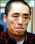 장예모(장이머우/ZhangYimou/영화감독/전영화배우)
3일 홍콩 밍바오(明報) 등에 따르면 장 감독이 주소지를 둔 장쑤(江蘇)성 우시(無錫)시 빈후(濱湖)구 인구계획생육국은 장 감독 부부에게 규정 위반에 따른 벌금을 산정하기 위해 수입을 공개하라고 요구했다.