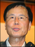 노대래(정무직공무원/공정거래위원회위원장)
노대래 공정거래위원장은 3일 “디지털 신경제 사회에는 소비자들의 역선택 위험이 커진다”며 적절한 상품 정보가 적시에 제공돼야 한다고 밝혔다.