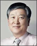 명형섭(기업인/대상대표이사사장)
대상(사장 명형섭·사진)은 공정거래위원회 주최로 3일 서울 강남구 삼성동 코엑스에서 열린 ‘제18회 소비자의 날’ 행사에서 소비자중심경영(CCM) 인증 대통령 표창을 수상했다.