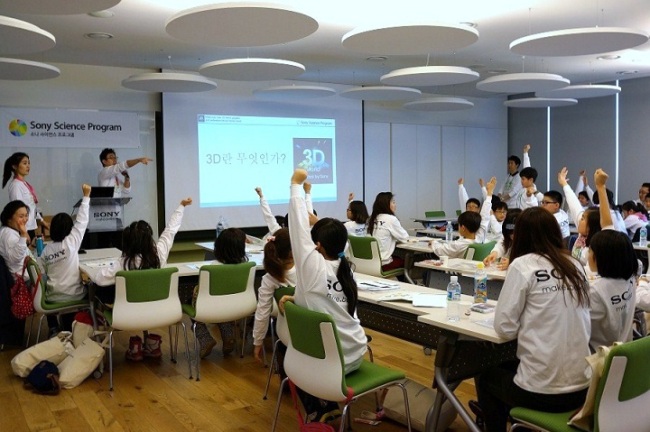 Sony Korea holds an environmental education program for children, the “Sony Science Program,” as part of its corporate social responsibility efforts.   Sony Korea