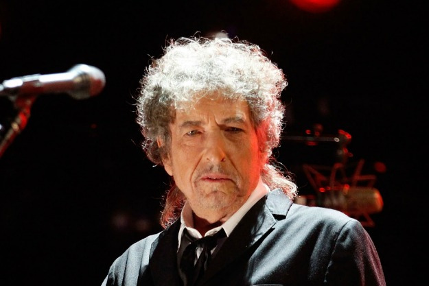 밥딜런(BobDylan/가수)
미국의 유명 포크록 가수인 밥 딜런이 프랑스에서 인종갈등 혐의로 기소됐다고 2일 프랑스 검찰이 밝혔다.