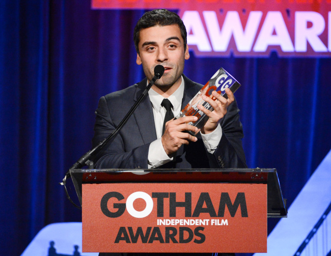 오스카아이삭(OscarIsaac/영화배우)
Actor Oscar Isaac accepts the “Best Feature” award for the film “Inside Llewyn Davis” at the 23rd Annual Gotham Independent Film Awards at Cipriani’s Wall Street in New York, Monday.   AP-Yonhap News