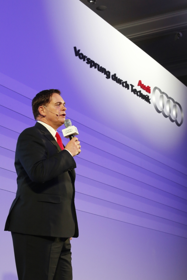 요하네스타머(JohannesThammer/기업인/아우디코리아사장)
Audi Korea said Tuesday that it has set next year’s sales goal at 22,000 vehicles. With three new car launches planned, the carmaker has pinned especially high hopes on the A3 hatchback, the smallest, cheapest Audi car, thus far absent in Korea.