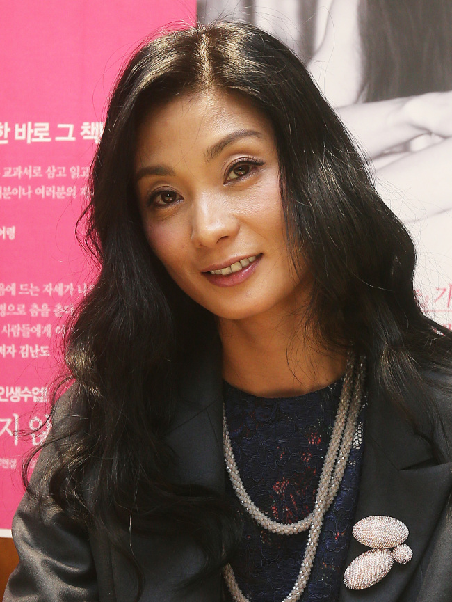 강수진(발레무용가/슈투트가르트발레단수석발레리나)
Korean-born ballerina Kang Sue-jin, who currently dances as one of the principals with the Stuttgart Ballet in Germany, has been appointed the new director of the Korean National Ballet, according to the Culture Ministry. Her term starts next year.