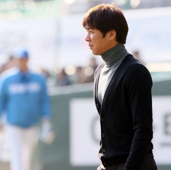 임창용(야구선수/사아이안스소속팀시카고컵스투수)
South Korean pitcher Lim Chang-yong became a free agent on Tuesday after the Chicago Cubs declined to offer him a contract.