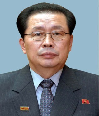 장성택(정치인/조선노동당중앙위원회부장/북한국방위원회부위원장)
김정은 북한 국방위 제1위원장의 고모부 이자 김정은 체제의 사실상 2인자 역할을 해온 장성택 북한 국방위원회 부위원장이 최근 실각했을 가능성이 높은 것으로 전해졌다.