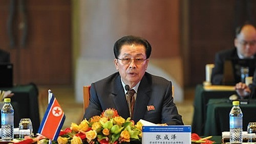 장성택(정치인/조선노동당중앙위원회부장/북한국방위원회부위원장)
북한의 확고부동한 2인자이자 김정은 국방위 제1위원장의 후견인이었던 장성택 노동당 행정부장이 실각한 것으로 알려졌다. 정부관계자는 “장성택의 위치로 봤을때 엄청난 일이 벌어진 것 같다"고 관측했다.