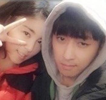 도희(좌부터/민도희/가수/타이니지),손호준(영화배우/탤런트)
tvN 드라마 ‘응답하라 1994’에서 해태 역으로 출연 중인 손호준과 윤진 역의 도희가 셀카 사진을 공개해 화제다.