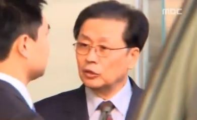 장성택(정치인/조선노동당중앙위원회부장/북한국방위원회부위원장)
장성택 북한 국방위원회 부위원장이 최근 실각한 것으로 알려진 가운데 그의 행방에 관심이 쏠리고 있다.