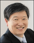명형섭(기업인/대상대표이사사장)
대상(대표 명형섭·사진)은 지난 4일 임직원 150명과 고객 봉사단인 청정원 주부봉사단이 소외계층에 자사 제품으로 만든 선물세트를 전달했다고 5일 밝혔다.