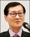 위성호(금융인/신한카드부사장)
신한카드는 4일 “향후 카드시장 패러다임 변화에 신속 대응하기 위해 이달 이뤄질 조직 개편때 카드업계 최초로 빅데이터 센터를 만들 예정”이라며 “빅데이터 센터는 자사가 보유한 2200만 회원의 자료 분석 역량을 바탕으로 ‘고객행복을 위해 진화하자’는 위성호 사장의 경영철학에서 나온 첫 작품”이라고 말했다.