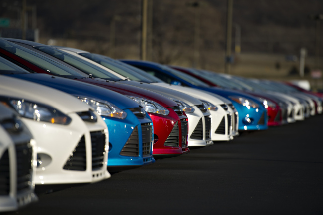Ford Motor Co. Focus vehicles sit on display at Uftring Ford in East Peoria, Illinois.   Bloomberg