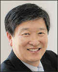명형섭(기업인/대상대표이사사장)
대상(대표 명형섭·사진)은 지난 4일 임직원 150명과 고객 봉사단인 청정원 주부봉사단이 소외계층에 자사 제품으로 만든 선물세트를 전달했다고 5일 밝혔다.