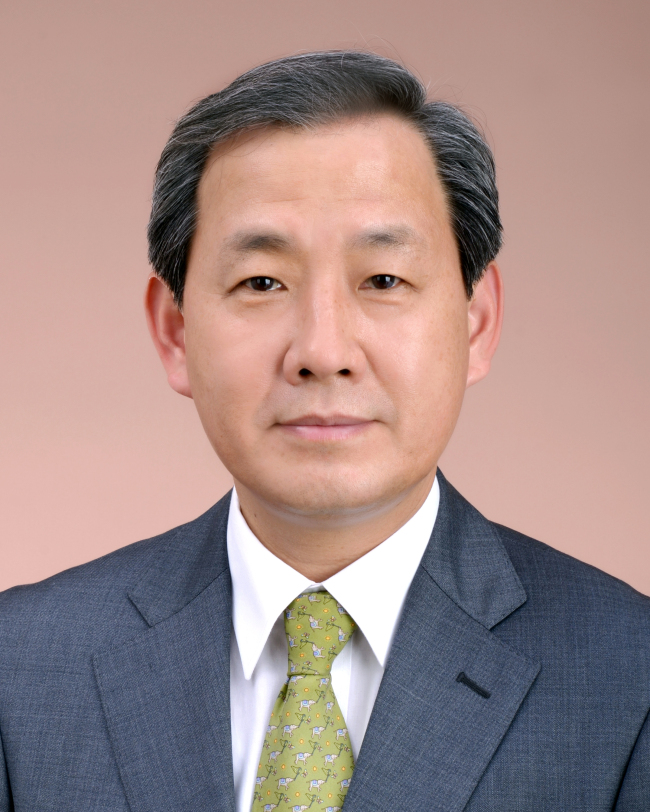 김인철(정무직공무원/감사원감사위원)
Kim In-chul, a professor in the department of public administration at Hankuk University of Foreign Studies, was named its new president, the university announced on Wednesday.