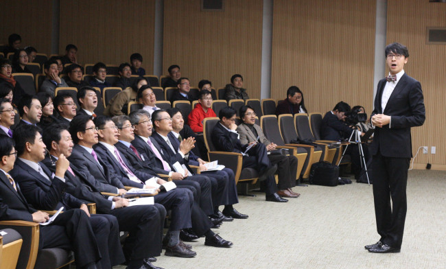 신금호(오페라연출가/오페라가수)
이날 세미나에는 오페라 전도사로 유명한 성악가 신금호의 ‘시네마 콘서트’를 비롯해 ‘융합’을 상징하는 문화공연<사진>도 이어져 참석자들의 갈채를 받았다.