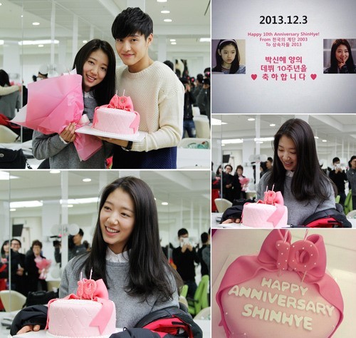 박신혜(좌부터/탤런트/영화배우),강하늘(김하늘/영화배우)
박신혜 데뷔 10주년 파티 현장이 공개돼 눈길을 끌었다.