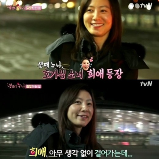김희애(탤런트/영화배우)
tvN ‘꽃보다 누나’의 나영석 PD는 한 매체를 통해 김희애의 실제 성격을 공개했다. 나 PD는 “김희애 실제 성격은 정말 착한 사람이다”고 칭찬을 아끼지 않았다.