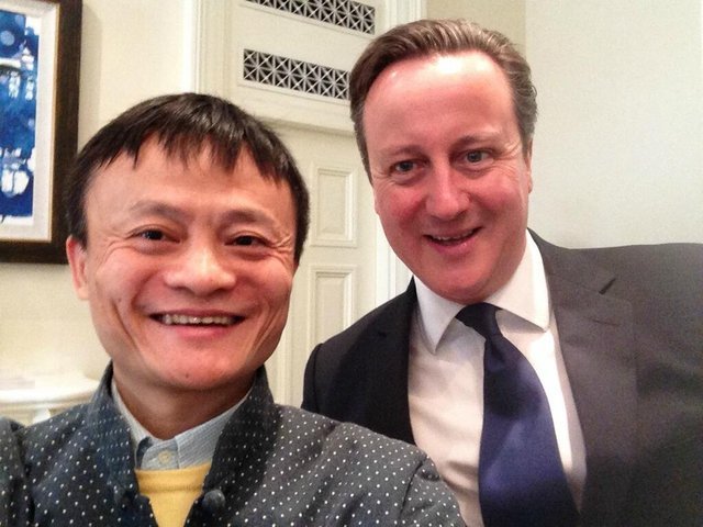 잭마(좌부터/마윈/MaYun/기업인/알리바바그룹회장),데이비드캐머론(DavidCameron/정치인/영국국무총리)
영국 데이비드 캐머런 총리가 중국 최대 전자상거래업체인 알리바바의 런던증시 상장 유치를 위해 발벗고 나섰다.