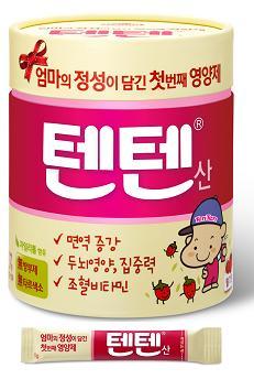 우유나 물에 타먹는 영유아용 생후 첫 종합영양제가 새로 선보였다. 한미약품(대표 이관순)은 각종 필수비타민과 광물질을 함유한 12개월 영ㆍ유아용 종합영양제 ‘텐텐산’을 출시했다고 밝혔다. 텐텐산은 비타민 A, B1, B2, C, D, E와 칼슘, 마그네슘 등 17가지 성분의 비타민 및 광물이 들어 있다. 특히 겨울철 면역력을 증진하는 아연과 두뇌 발달에 도움을 주는 이노시톨 등이 포함돼 영유아 성장 발육에 효과적이다.