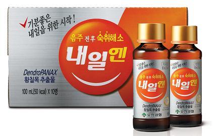 유한양행은 황칠나무에 주목하고 이와 관련한 연구를 추진하고 있다. 그 첫 결과물로 황칠나무 추출물의 숙취해소 음료인 ‘내일엔’을 출시했다. 제약회사가 황칠나무를 제품화한 첫 사례다.
내일엔은 황칠나무 추출물을 주성분으로 하는 국내 최초의 숙취해소 음료로 국내산 사과, 벌꿀, 모과 등 엄선된 원료가 적절히 배합된 제품이다. 내일엔은 약국에서 구입할 수 있다.