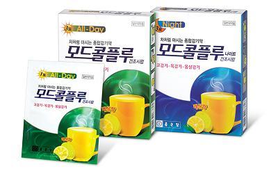 종근당이 발매한 차(茶)처럼 물에 타서 마시는 종합감기약 ‘모드콜플루 2종’이 좋은 반응을 얻고 있다. 모드콜플루는 주ㆍ야간을 구분해 특화한 감기약으로, 각각 3가지 성분을 이상적으로 함유하고 있다. 졸음을 유발하는 성분 유무와 중추성 진해제 성분 유무를 구분해 소비자가 증상별로 선택할 수 있도록 했다.