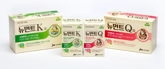 겨울철 건강을 지키려면 균형잡힌 영양섭취로 신체의 면역력을 높여줘야 한다. JW중외제약(대표 한성권)의 ‘뉴먼트’는 20가지 비타민과 미네랄이 함유돼 면역체계 강화에 적합하다. 뉴먼트(Nument)는 뉴트리션(Nutrition)과 매니지먼트(Management)의 합성어로 ‘불균형한 영양상태를 관리한다’는 뜻이다.