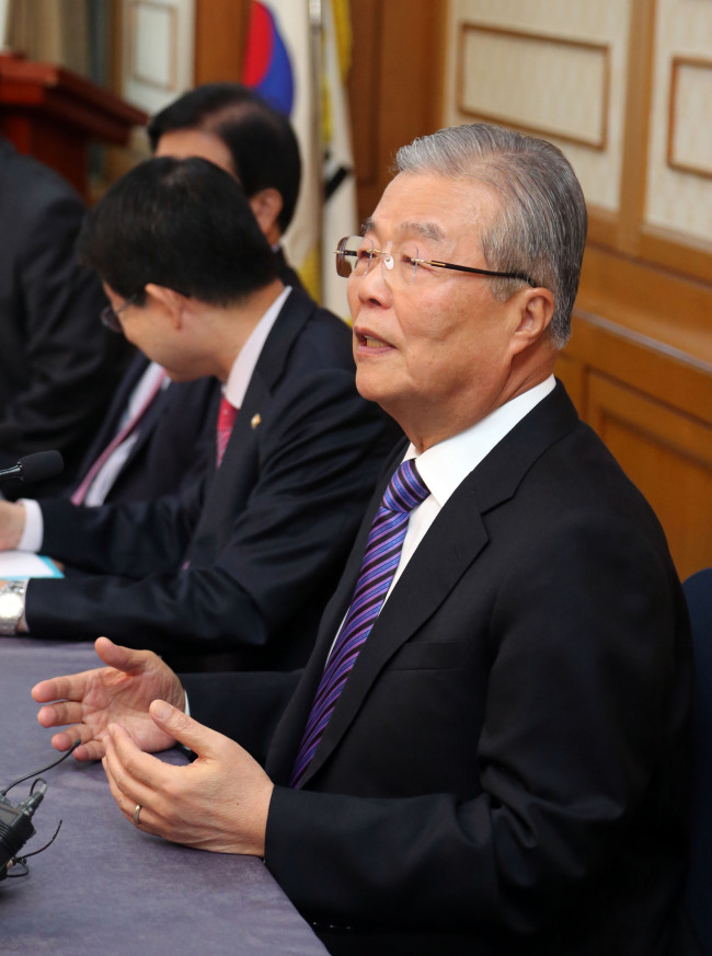 김종인(연구인/교수/대한발전전략연구원이사장/한국외국어대학교국제지역대학원석좌교수/가천대학교석좌교수)
The prime architect of President Park Geun-hye’s so-called “economic democratization” policy hinted on Wednesday he would part ways with the ruling party amid accusations that Park was retracting a key campaign promise.