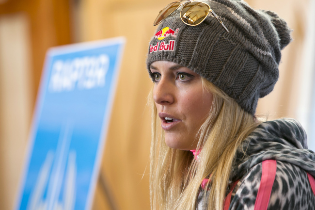 린지본(LindseyVonn/스키선수)
LAKE LOUISE, Canada (AFP) ― Olympic champion Lindsey Vonn will return to competitive action for the first time in 10 months in Friday’s World Cup downhill, the U.S. star confirmed, in a major step towards getting fit for the Olympics.