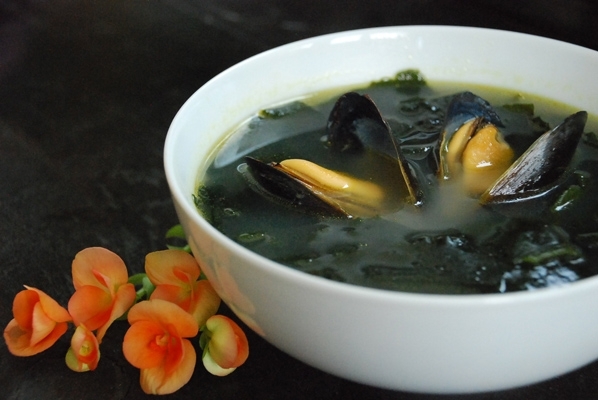 Miyeok guk (sea vegetable soup). (Korean Bapsang)