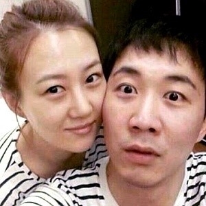 장윤정(좌부터/가수),도경완(아나운서/KBS아나운서)
가수 장윤정과 도경완 아나운서 부부의 임신 소식이 알려지면서 장윤정 모친 육 모씨의 욕설 편지 글이 주목 받고 있다.