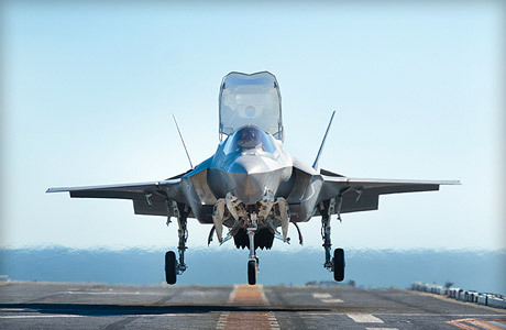 미국의 대표적인 방위산업체인 록히드마틴이 중동 및 동북아 긴장 고조에 F-35<사진> 등 차세대 무기를 중심으로 해외 특수를 노리고 있다.